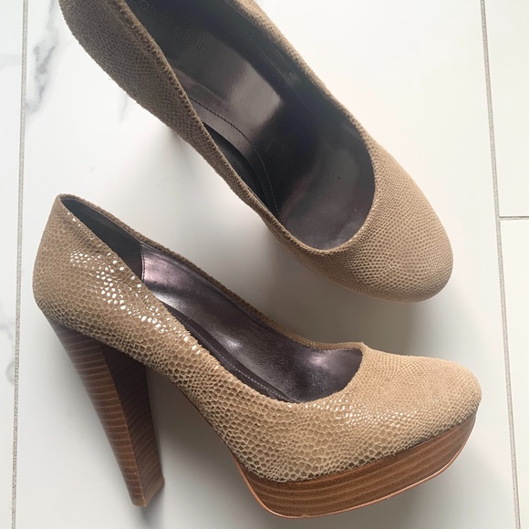 Calvin Klein Carly Platform Pump - Picture 5 of 6